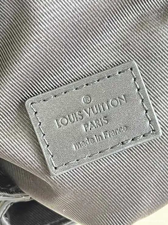 Aaa replica ru WALLET VERTICAL VUITTON S-LOCK WEARABLE LOUIS 0701